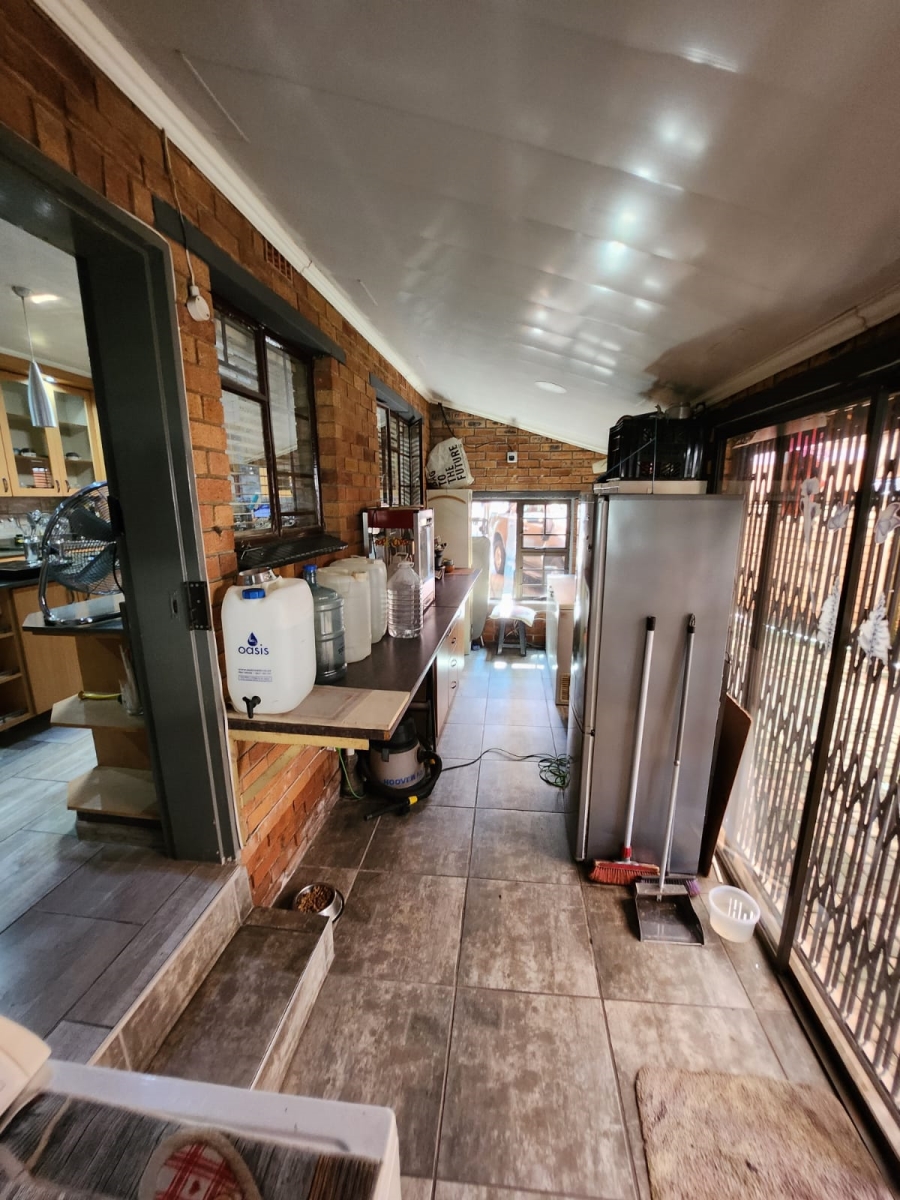 6 Bedroom Property for Sale in Vaalpark Free State